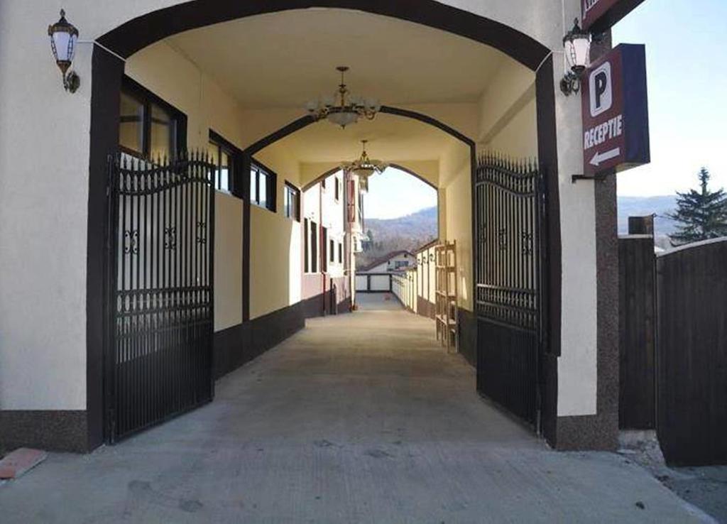 Pensiunea Brancoveneasca Câmpulung Exterior photo